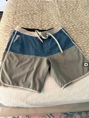 Vuori Mens Swim Trunks
Blue Gray Colorblock 
Size 28